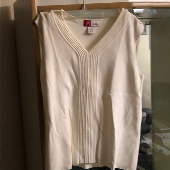 Cream colored sweater set - Picture 3 of 4